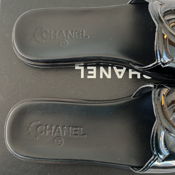 CHANEL Black Patent Leather Slides/Mules/Sandals. Forever classic style- Size 39 - Picture 6 of 10
